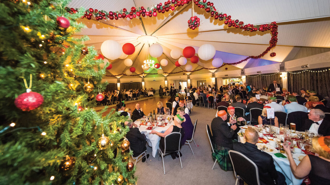 Christmas-Dinner-Setup