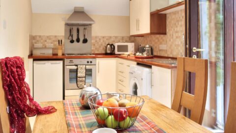 APH Lodge 701 kitchen image 2