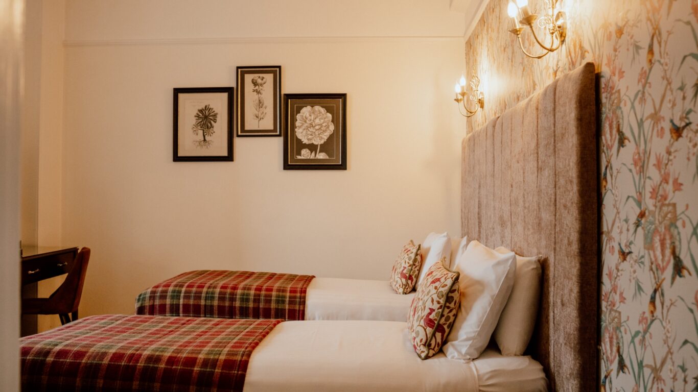 ATHOLL PALACE HOTEL CLASSIC TWIN ROOM 214 2