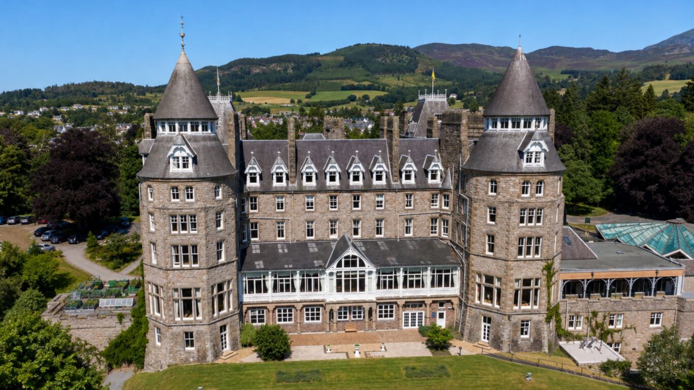 Atholl Palace exterior, blinds open