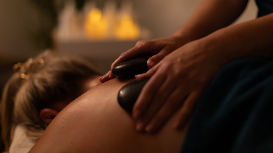 hot-stone-massage-the-beaches-hotel-and-spa-prestatyn