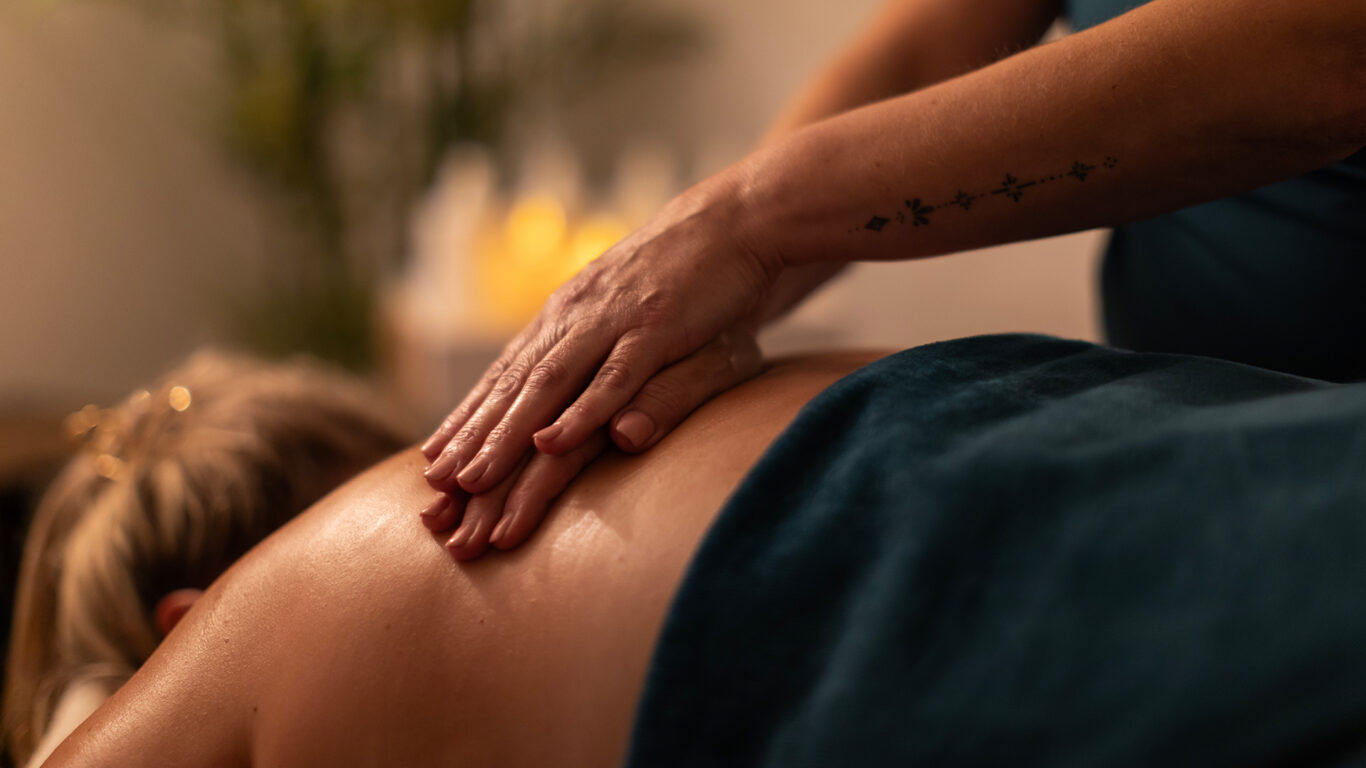relaxed-ambience-back-massage-the-beaches-hotel-and-spa-prestatyn